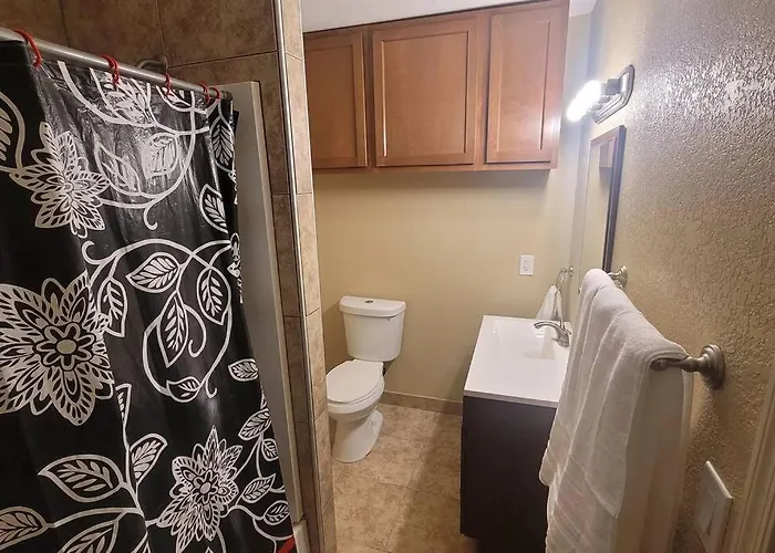 3 Bedroom, 2 Bath Whole House, Arizona State Univ, Tempe, Scottsdale On Light Rail, Dogs Ok, Work Space *