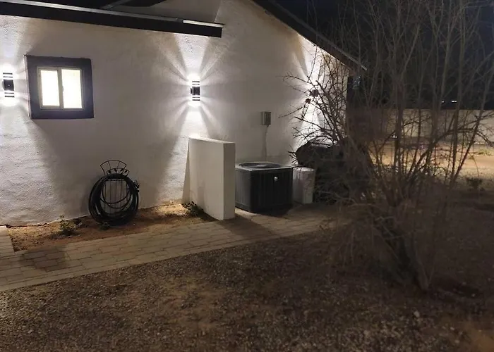 Holiday home 3 Bedroom, 2 Bath Whole House, Arizona State Univ, Tempe, Scottsdale On Light Rail, Dogs Ok, Work Space