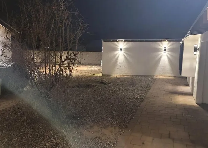3 Bedroom, 2 Bath Whole House, Arizona State Univ, Tempe, Scottsdale On Light Rail, Dogs Ok, Work Space *