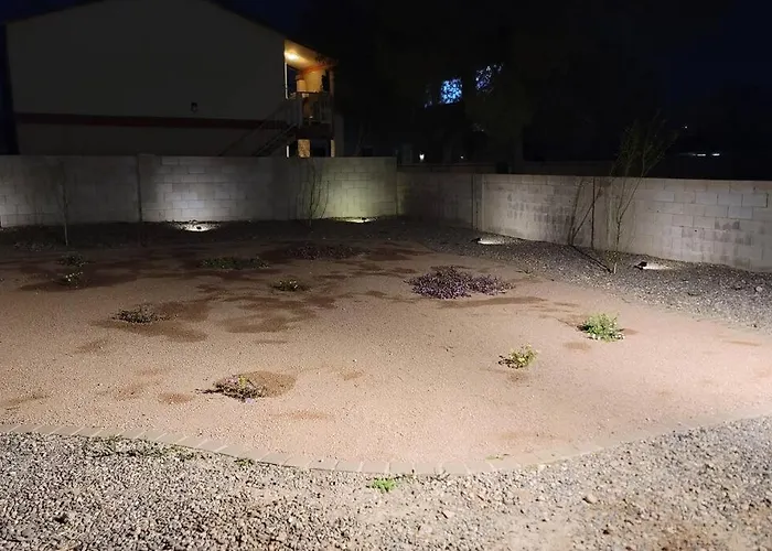 Holiday home 3 Bedroom, 2 Bath Whole House, Arizona State Univ, Tempe, Scottsdale On Light Rail, Dogs Ok, Work Space *