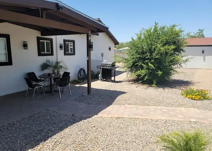 3 Bedroom, 2 Bath Whole House, Arizona State Univ, Tempe, Scottsdale On Light Rail, Dogs Ok, Work Space Holiday home