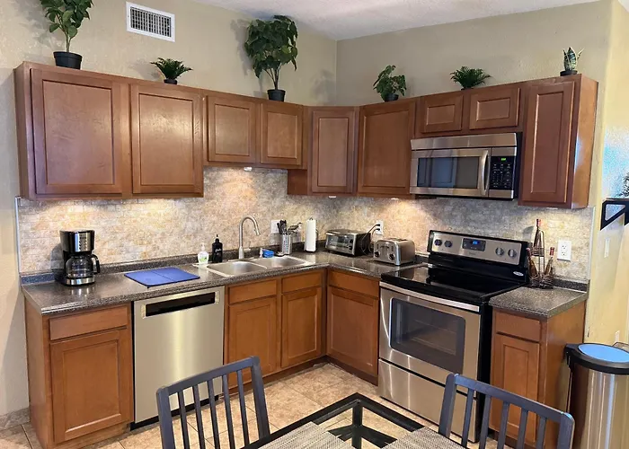 Holiday home 3 Bedroom, 2 Bath Whole House, Arizona State Univ, Tempe, Scottsdale On Light Rail, Dogs Ok, Work Space