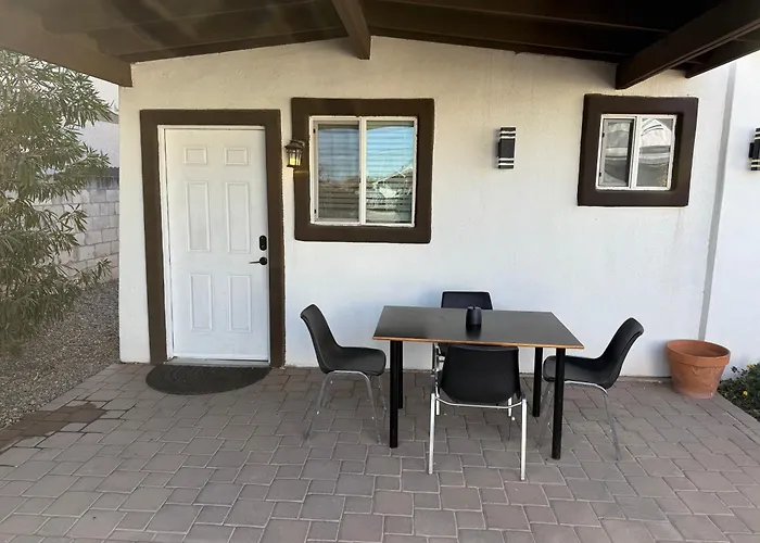 3 Bedroom, 2 Bath Whole House, Arizona State Univ, Tempe, Scottsdale On Light Rail, Dogs Ok, Work Space Holiday home *