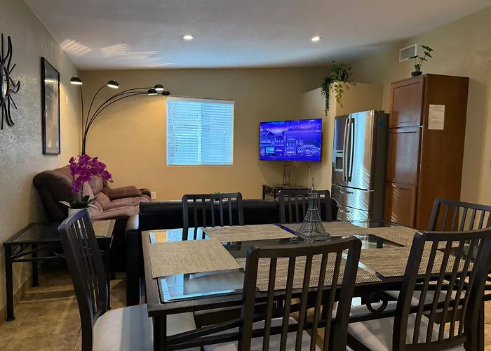 Holiday home 3 Bedroom, 2 Bath Whole House, Arizona State Univ, Tempe, Scottsdale On Light Rail, Dogs Ok, Work Space Mesa